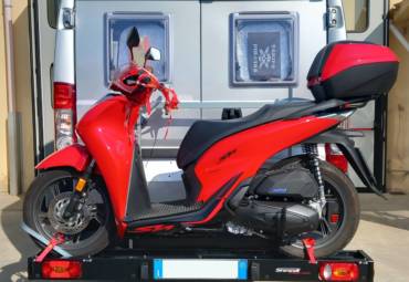 Installazione portamoto camper